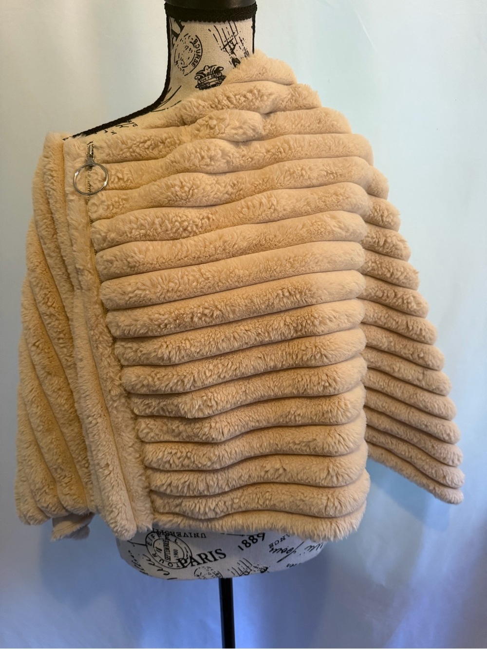 La Fiorentina Vintage Beige Faux Fur Ribbed Cape